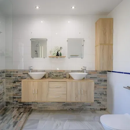 Domillion New Refurb 3bdr 2bath House Az111 *